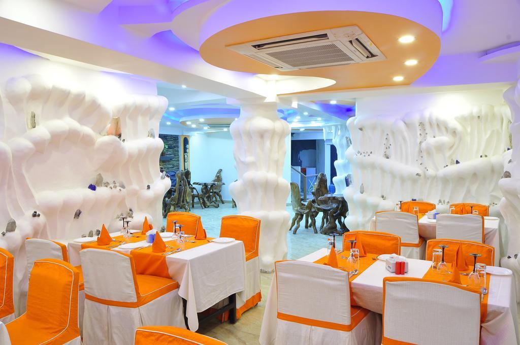 Royal Penguin Boutique Hotel & Spa Kathmandu Exteriör bild