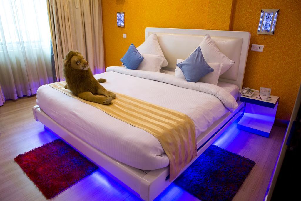 Royal Penguin Boutique Hotel & Spa Kathmandu Exteriör bild