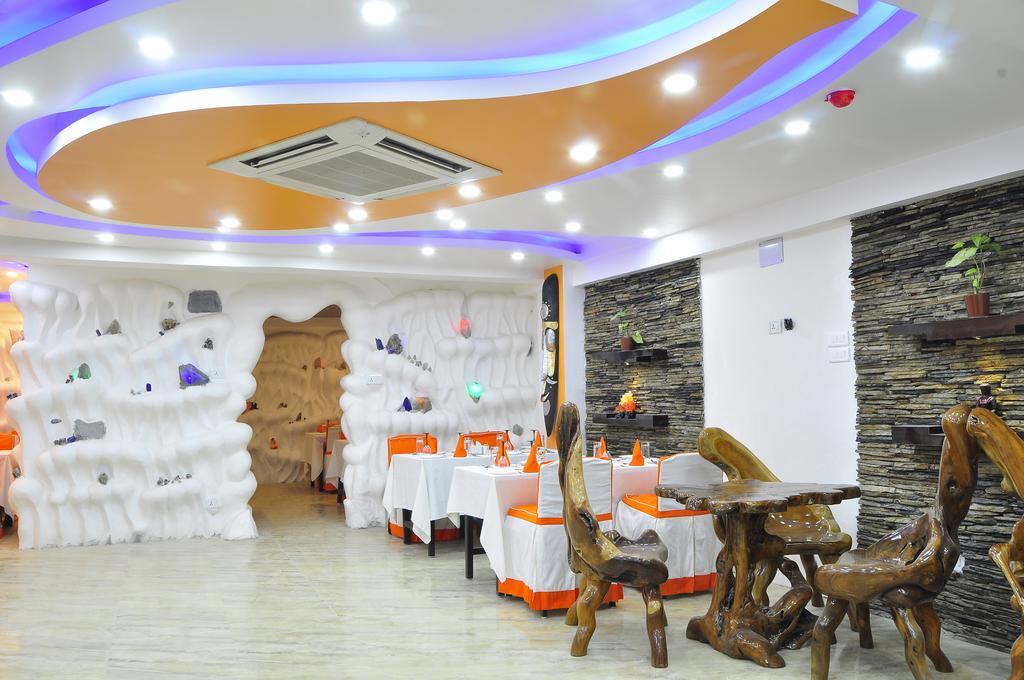 Royal Penguin Boutique Hotel & Spa Kathmandu Exteriör bild