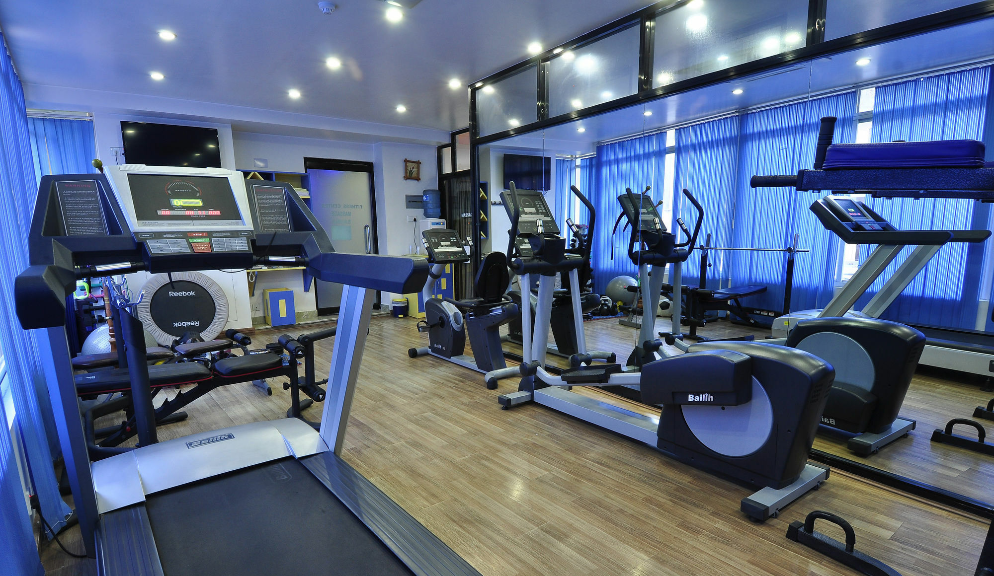 Royal Penguin Boutique Hotel & Spa Kathmandu Exteriör bild